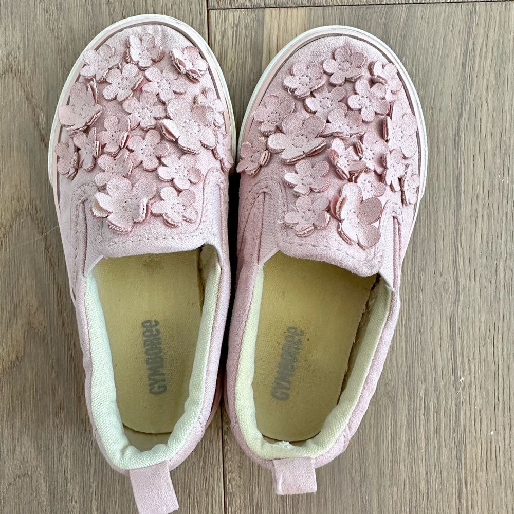 EUC Super Cute Flower Detail Slip on Shoes Pink Size 8